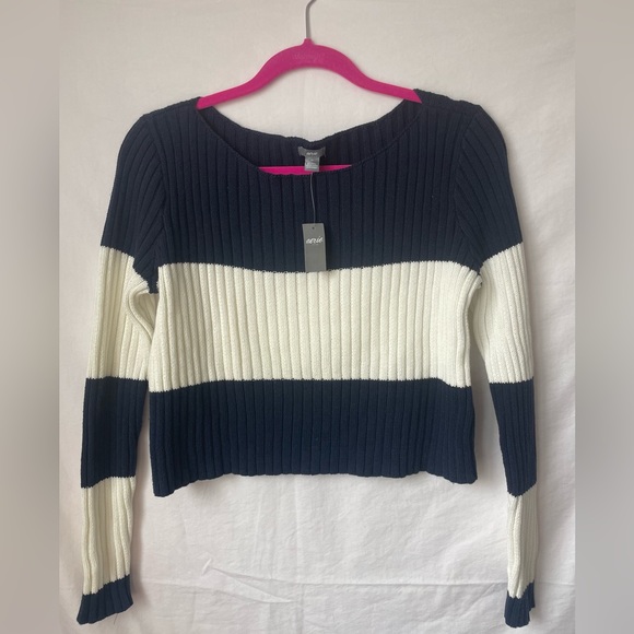 NWT AERIE knit sweater. In perfect condition. No rips tears, or stains. - Picture 7 of 7